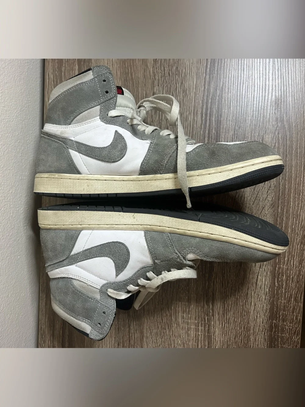 Nike Men’s Suede Gray and White Hi-Top Sneakers 🌵10.5